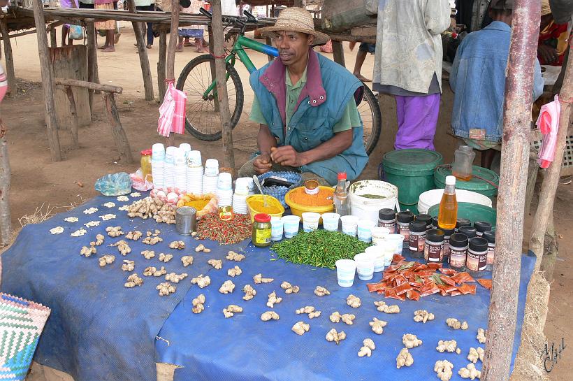 P1100036.JPG - Gingembre et piments (Fianarantsoa)