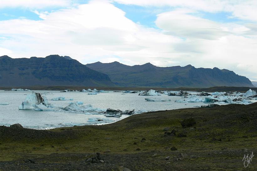 060806_Islande_Jokulsarlon_SE_899.JPG - C'est ici qu'on été tournés plusieurs James-Bond et un Batman en raison du paysage et des couleurs particulières de ces lacs glaciers.