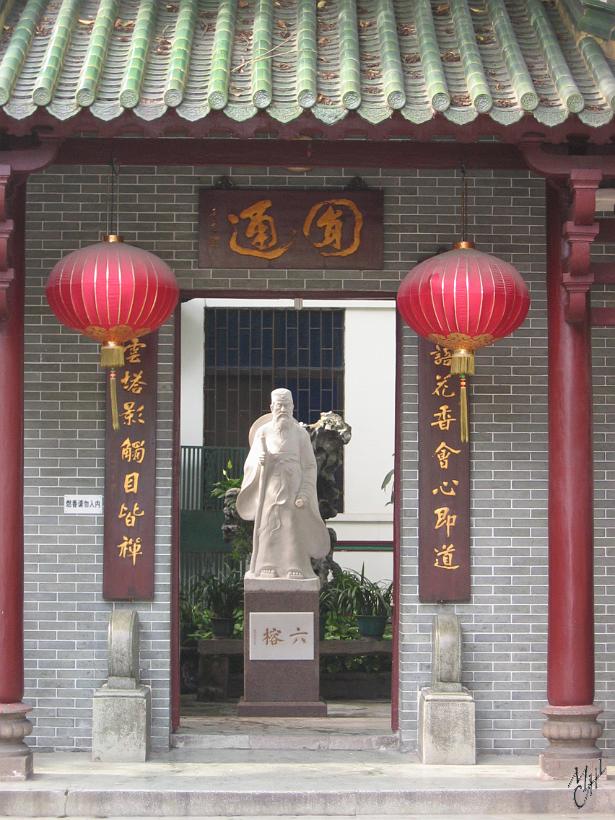 0506gz_IMG_1800.jpg - Confucius