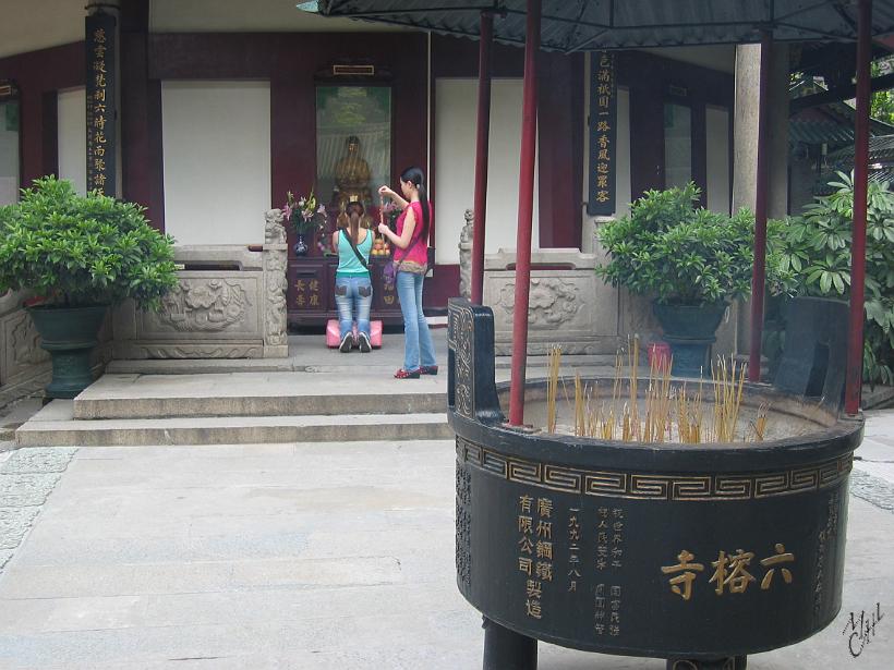 0506gz_IMG_1807.jpg - Environ 1/3 des Chinois sont croyants. Les principales religions connues en Chine sont: le bouddhisme, l'islam, le catholicisme et le protestantisme.