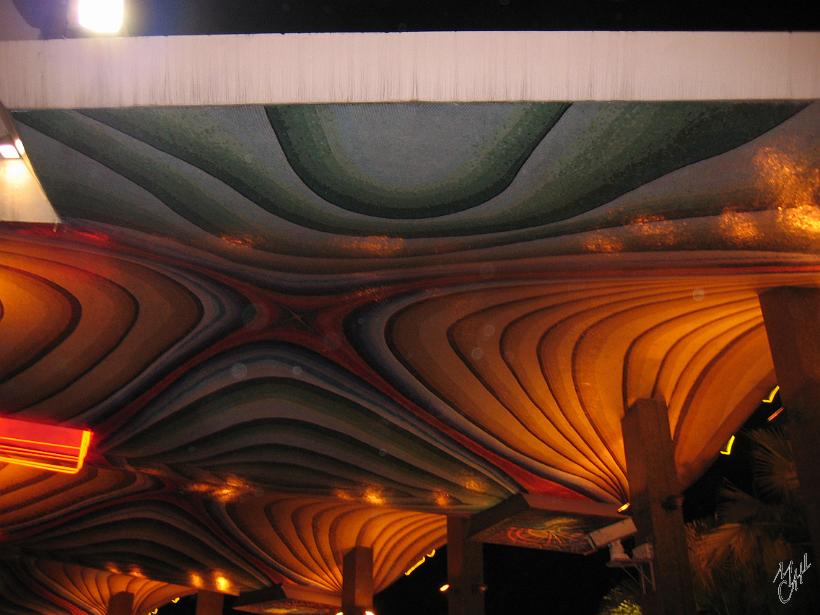 0507HKMac_IMG_2039.jpg - Macao se situe à 60 km de Hong Kong. Ici un hall d'entrée d'un des casinos de la ville. Le chiffre d'affaires lié aux jeux d'argent y est plus élevé qu'à Las Vegas.