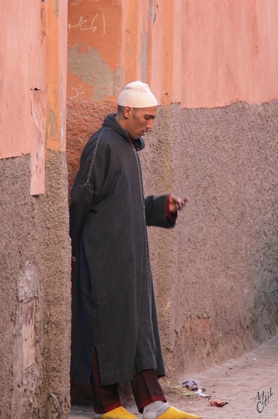 P1040449.JPG - A l'origine, le souk permettait aux différentes tribus de se rencontrer en terrain neutre. C'est au souk que se réglaient les litiges, les emprunts, et aussi les projets de mariages.