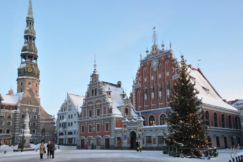 DSC_0716x.jpg - Le centre historique de Riga est inscrit au patrimoine mondial de l’UNESCO. Ici la maison des têtes noires (Melngalvju nams)